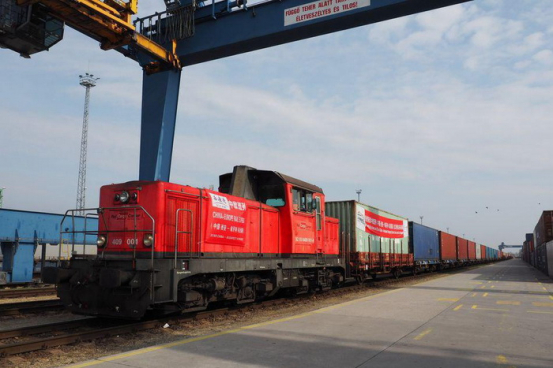 Первый контейнерный поезд прибыл из китайского города Сиань в Будапешт